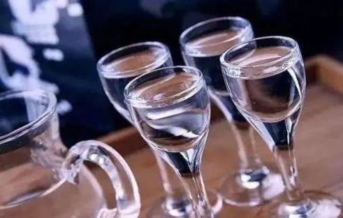 液态发酵法白酒等于酒精生产工艺，是真的吗？